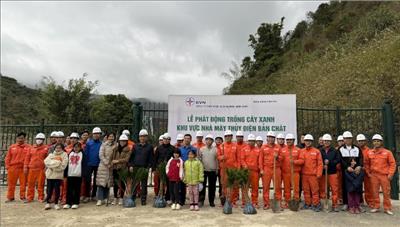 CBCVN Trung tâm Dịch vụ sửa chữa EVN tham gia chương trình “Tết trồng cây đời đời nhớ ơn Bác Hồ” năm 2024 cùng Công ty Thủy điện Huội Quảng - Bản Chát