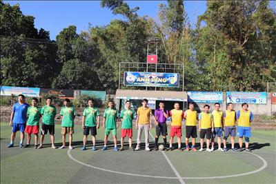 Giải bóng đá giao lưu các tổ công đoàn góp phần rèn luyện sức khỏe và thắt chặt tình đoàn kết