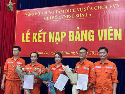 “Lễ kết nạp đảng viên mới của Chi bộ EVNPSC Sơn La”